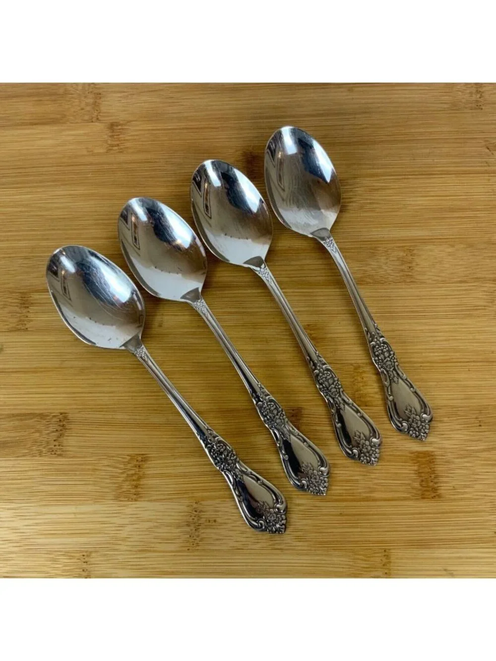 Oneida Distinction Deluxe Kennett Square 4 Soup Spoons Discontinued Flatware
